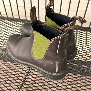 BLUNDSTONE #519 - MEN'S ORIGINALS
CHELSEA BOOTS - STOUT BROWN / OLIVE